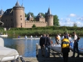 Op het vlot voor het Muiderslot