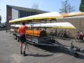 Roel laadt botenwagen op voor AA race